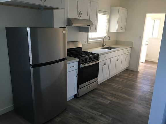 Kitchen, facing laundry room