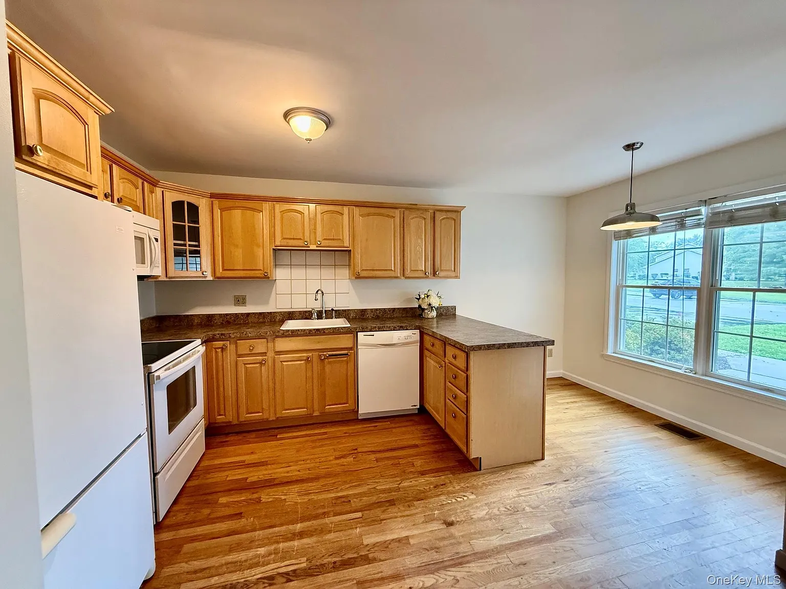 2 bed, 2.5 bath, 1495 sqft, $3,250 — Photo 3