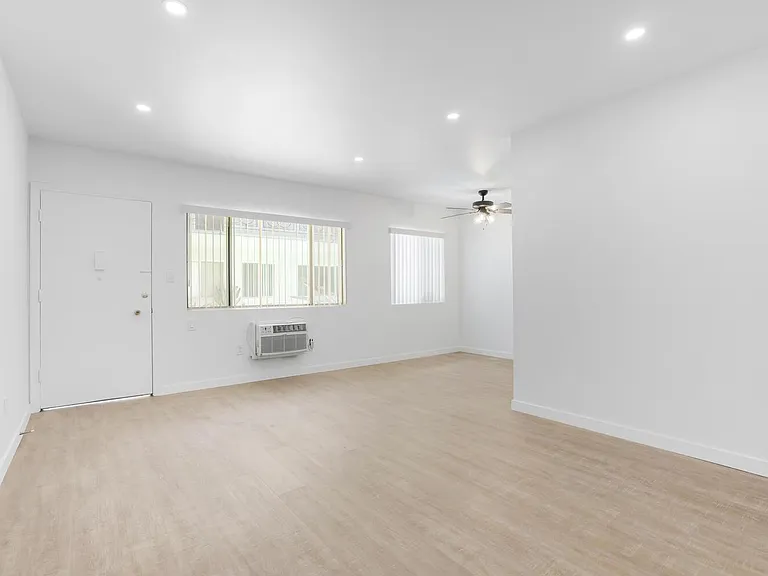 323 E Chestnut St #7 — Photo 10