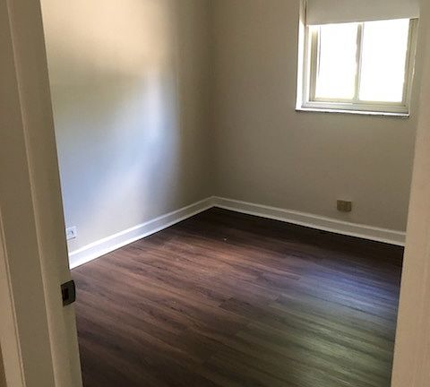 4th image of 4858 Lee St #1C