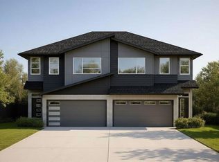 466 NE South Shore Dr, Chestermere, AB T1X2Y6