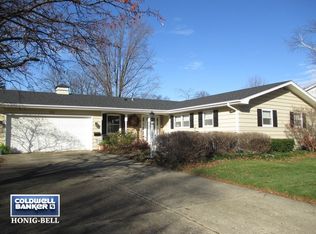 925 S 8th St, St Charles, IL 60174