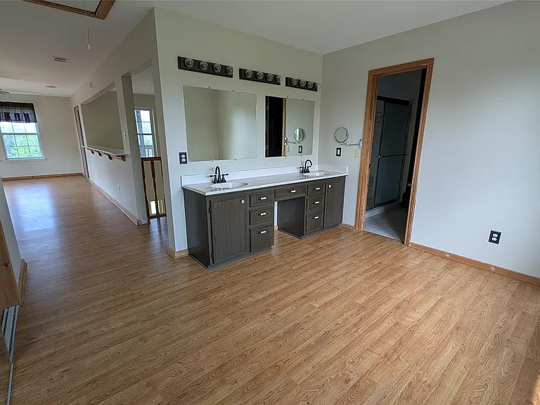 2567 Avenue D — Photo 28