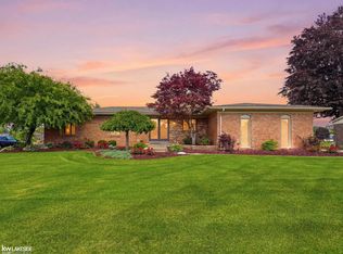 54416 Blue Cloud Dr, Shelby Township, MI 48315