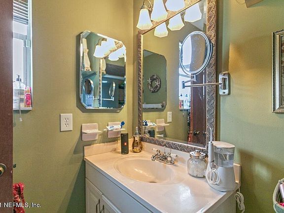 5th image of 2017 Broad Oak Dr
