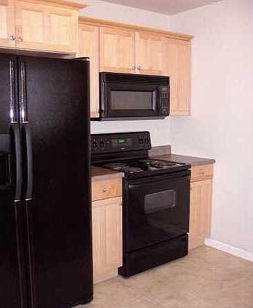 4th image of 305 S Mollison Ave Unit 2