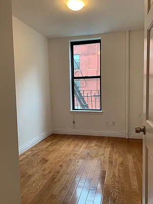 Rented by Chartwell Manhattan Realty | media 7