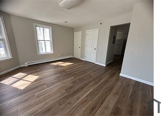 5th image of 194 Spruce St APT 4