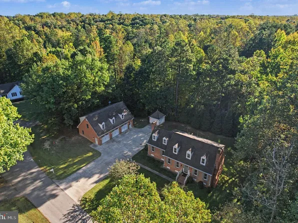 120 Lacy Ln, Bowling Green, VA 22427