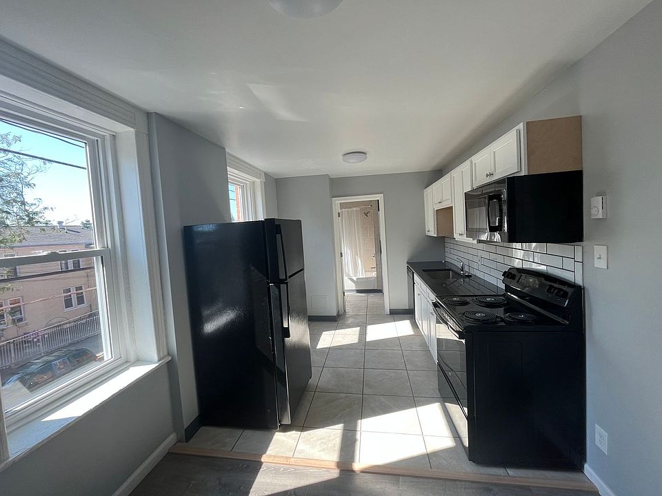 2nd image of 250 S 6th St #2F
