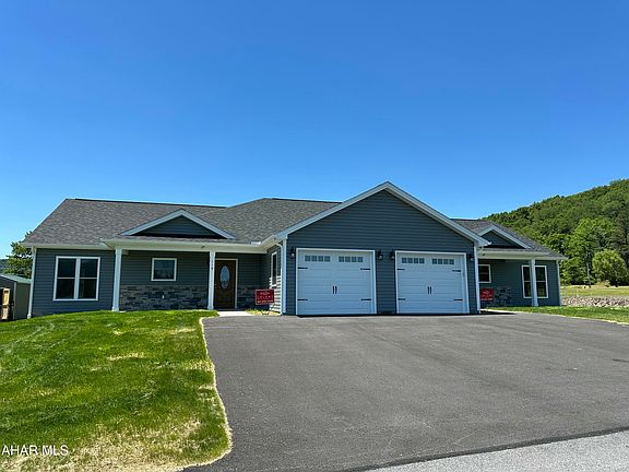 3rd image of 121 Red Tail Cir
