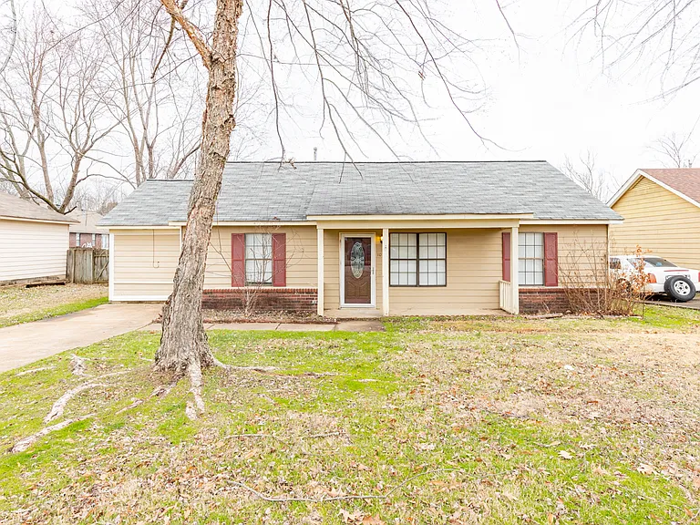 10152 Yates Dr — Photo 2