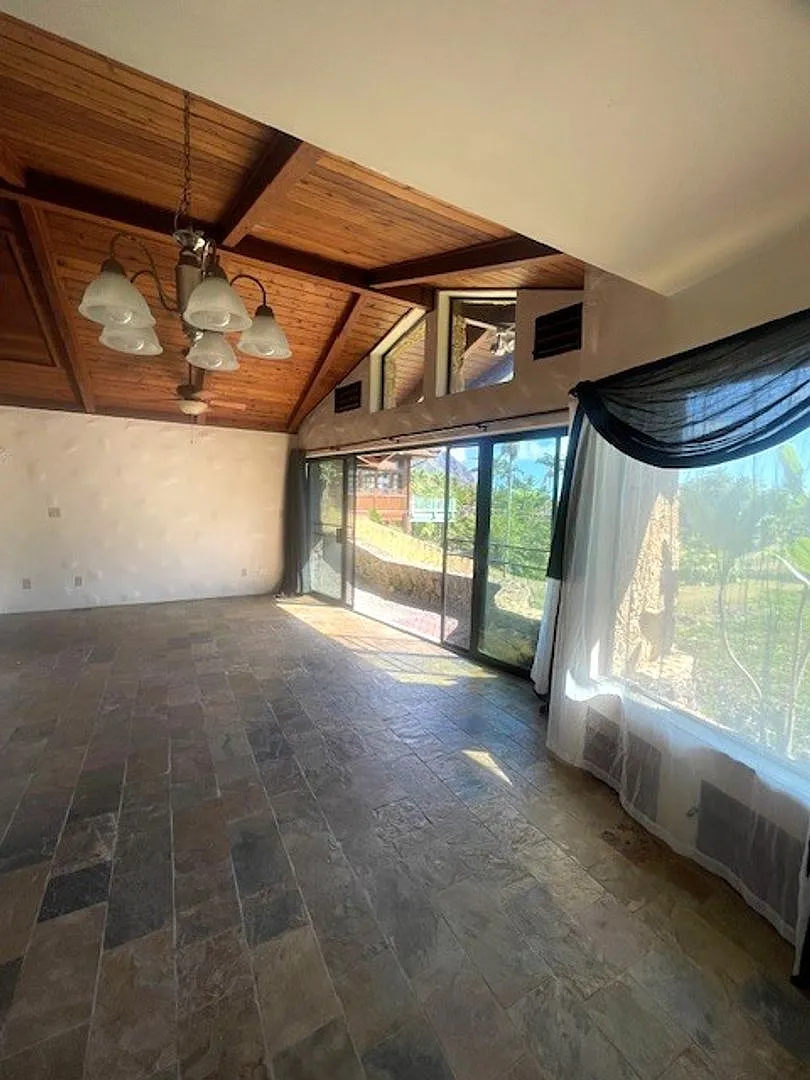 Gorgeous 2 Bedroom / 1 Bath in Waikane — Photo 2