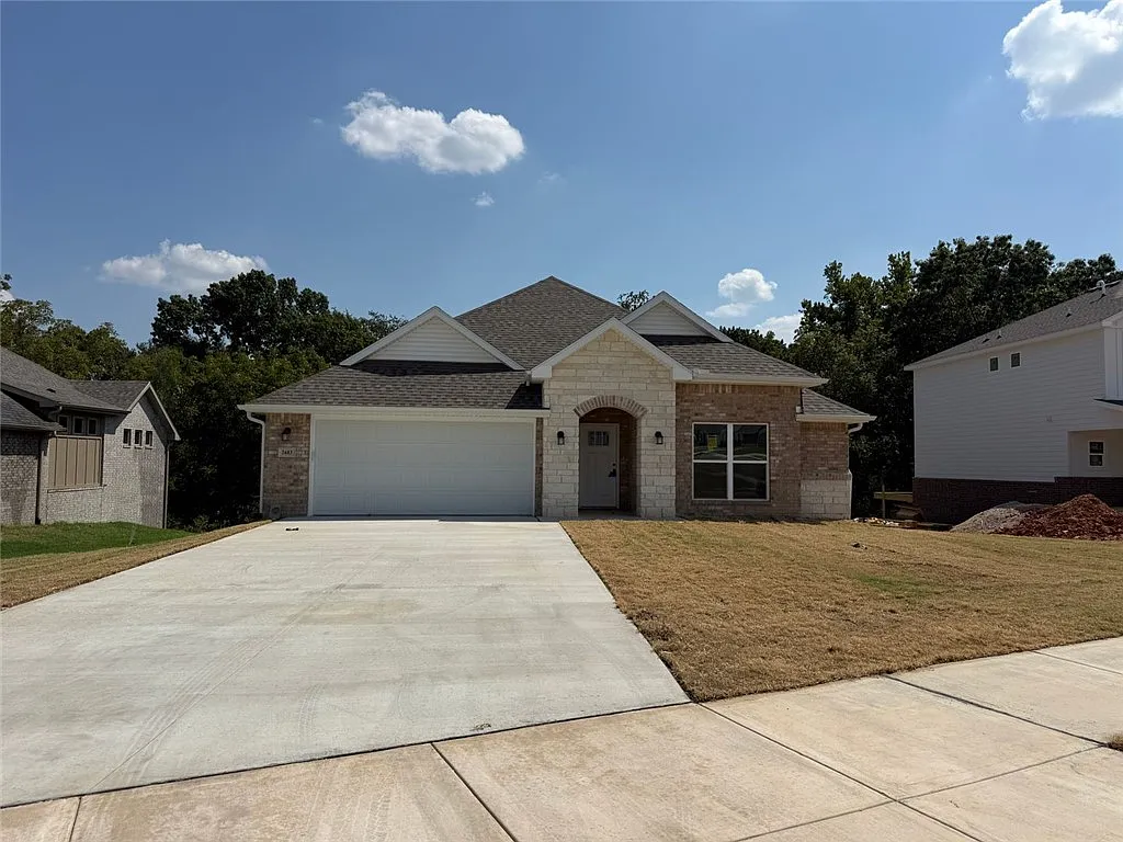3 bed, 2.0 bath, 1714 sqft, $2,350 — Photo 2