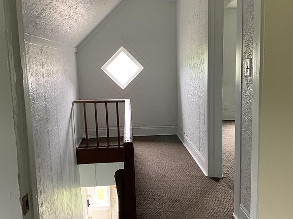5th image of 209 N Hill St APT 3