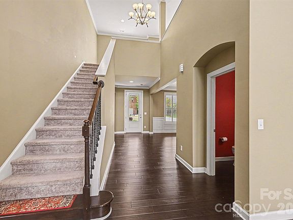 3rd image of 831 Tyne Dr