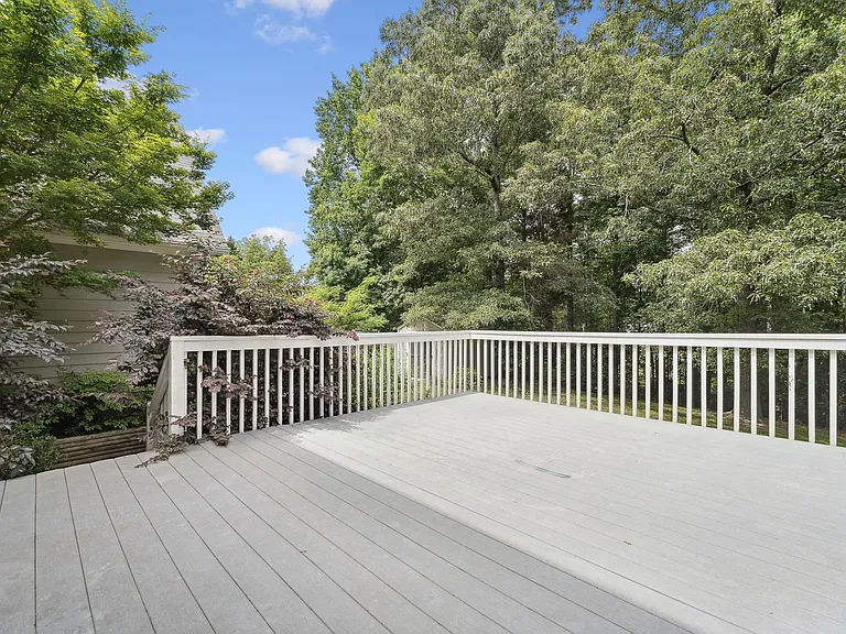 223 Wintergreen Dr — Photo 29
