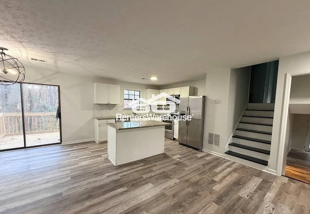 Renovated Split Level 4 Bedroom home in Lawrenceville — Photo 4