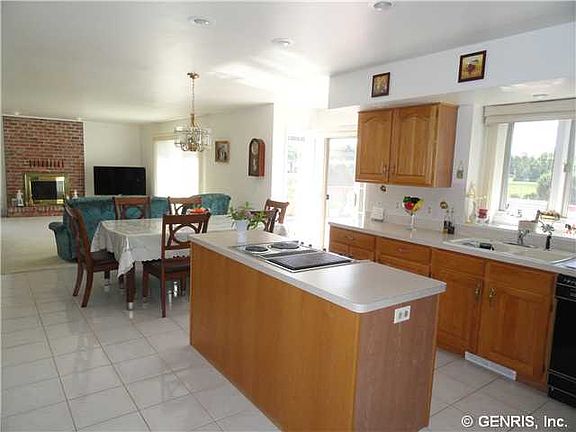4th image of 38 Alden Glen Dr