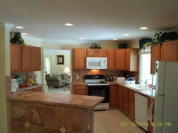 3rd image of 639 Pompano Dr #1