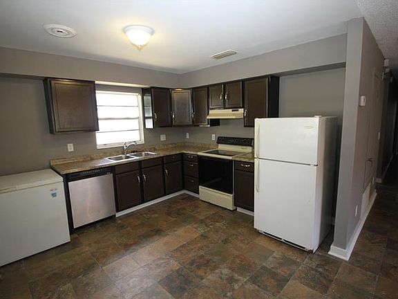 2nd image of 2601 Elm Ave