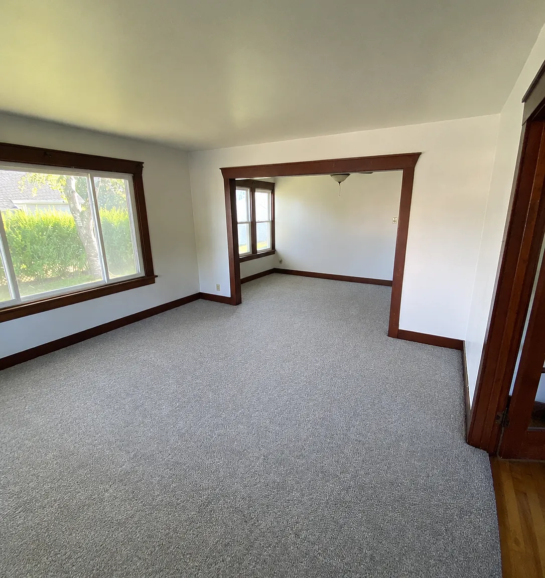 3 bed, 1000 sqft, $1,195 — Photo 1