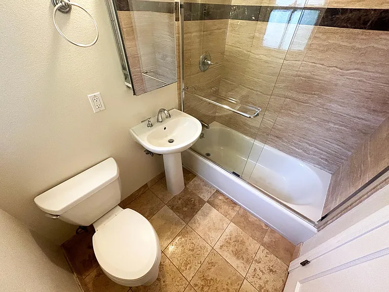 812 Georgia St #25 — Photo 6