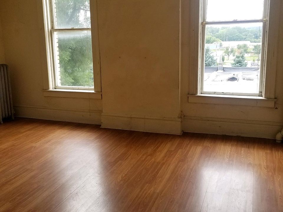 2nd image of 122 N Dexter St APT 205