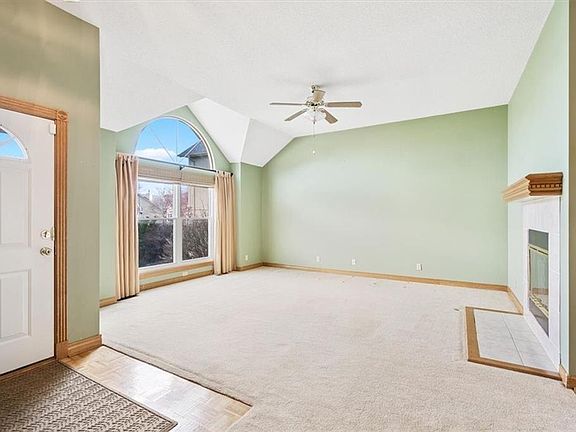 3rd image of 15632 Foster St