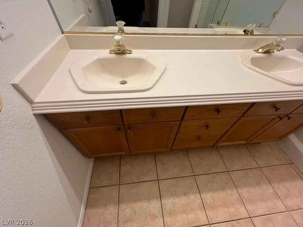 3 bed, 2.0 bath, 1612 sqft, $2,195 — Photo 4