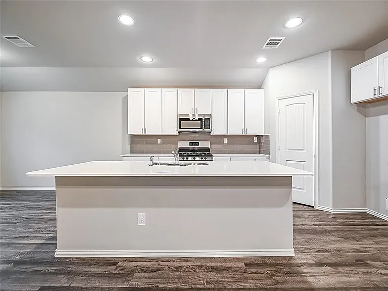 20329 W 194th St — Photo 5