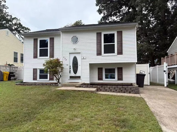 922 11th St, Pasadena, MD 21122