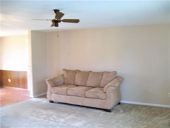 3rd image of 864 Gayer Dr