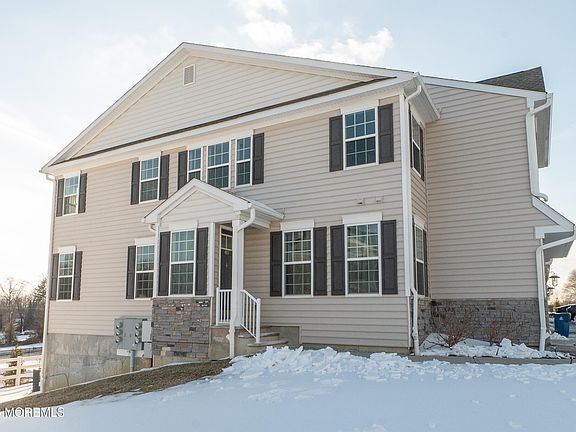2nd image of 601 NE Charleston Drive #601