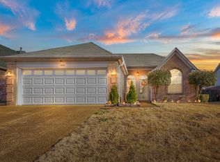 1200 Breezy Valley Dr E, Cordova, TN 38018