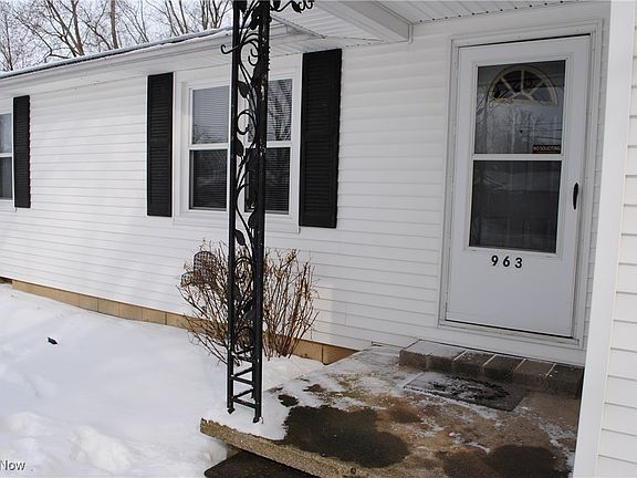 5th image of 963 Roberts St