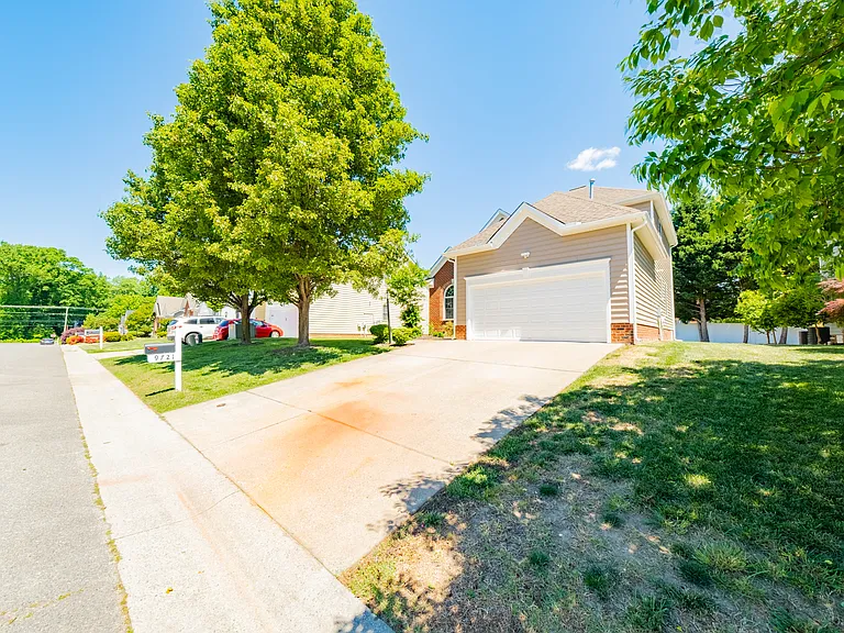 9721 Pemberton Crossing Dr — Photo 4