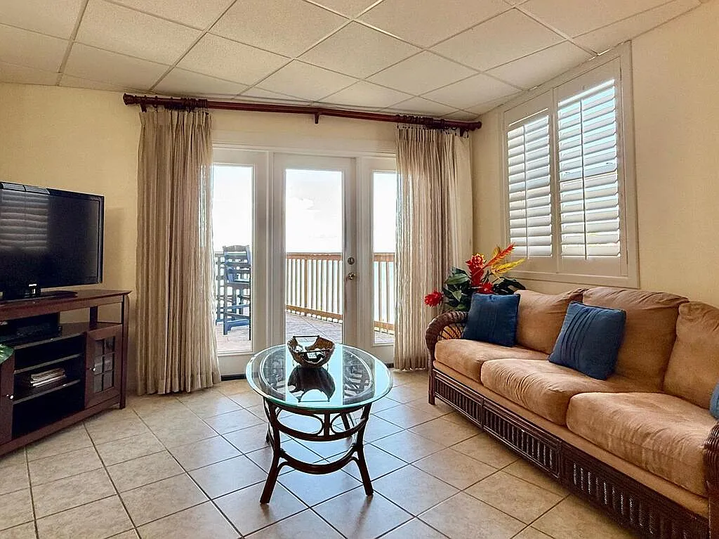 2 bed, 2.0 bath, 979 sqft, $2,300 — Photo 3