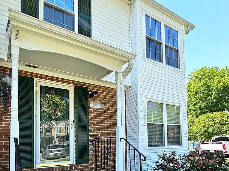 15110 Catalpa Ct — Photo 1
