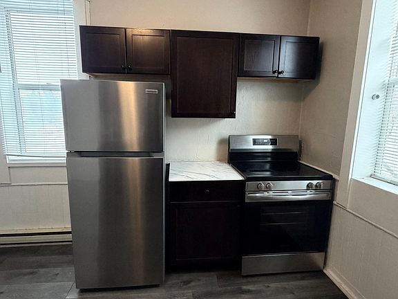 2nd image of 253 Richmond St