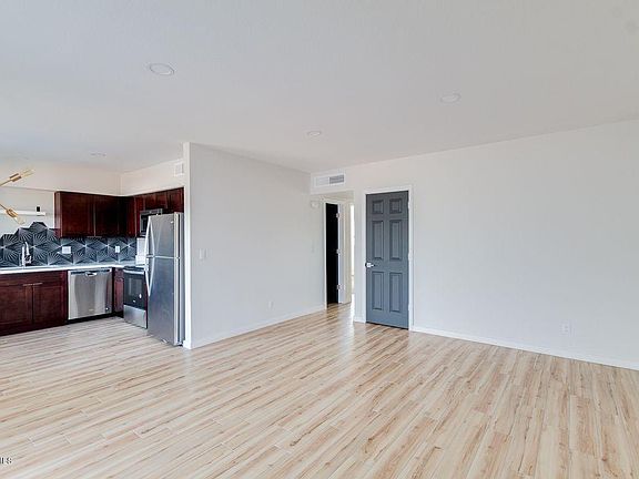 5th image of 813 E Marlette Ave APT 10