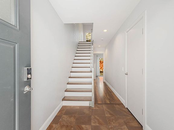 3rd image of 3014 NE 140th St #A