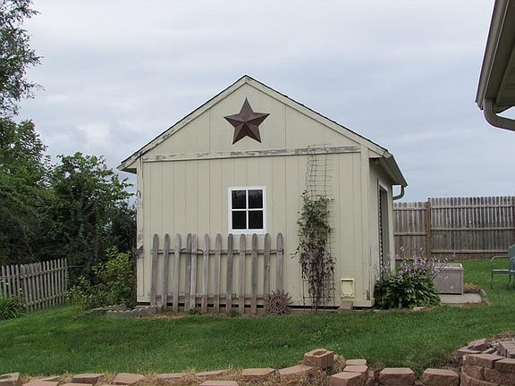 5th image of 1611 Lucas Dr