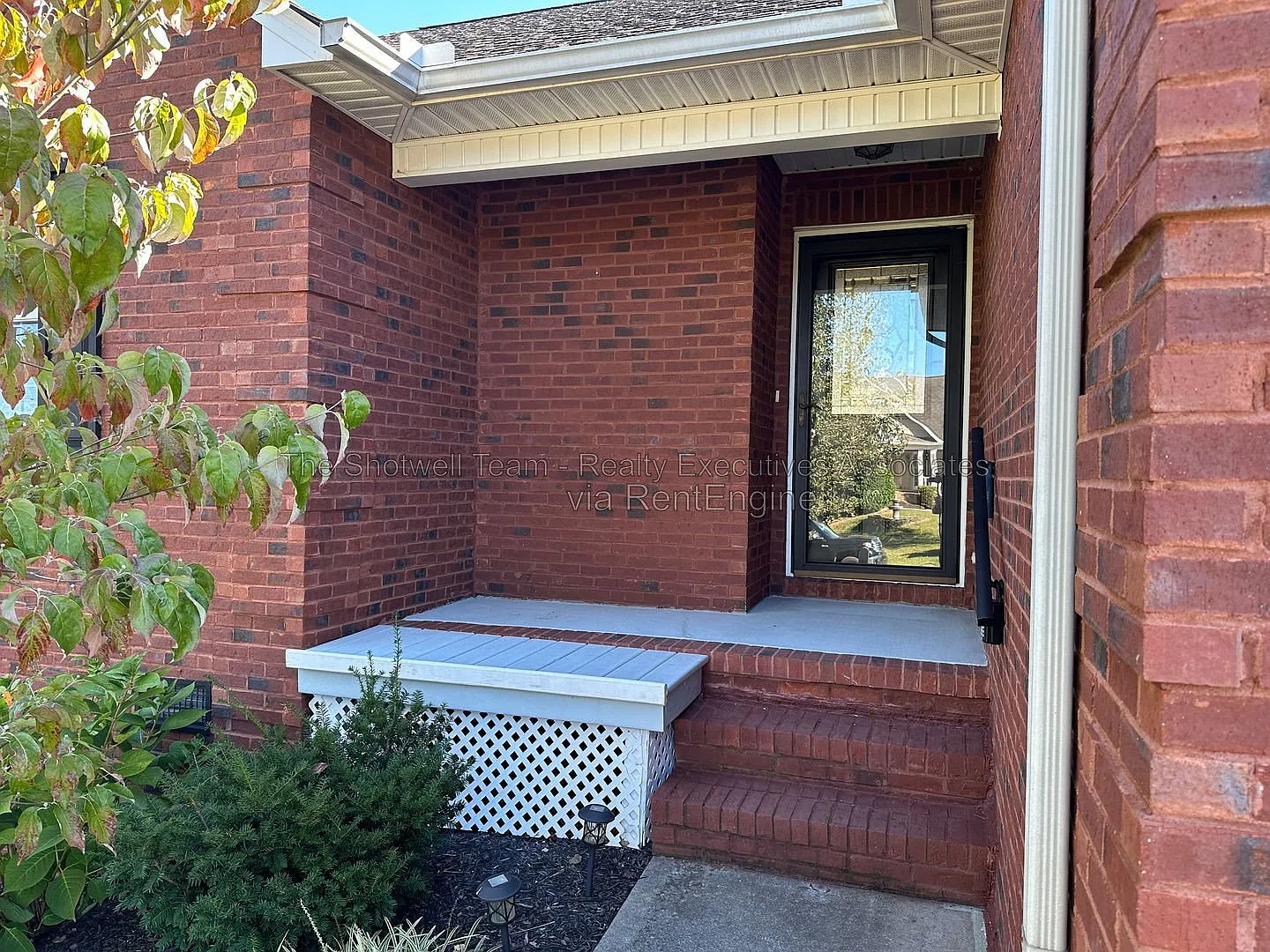 3 bed, 2.0 bath, 1424 sqft, $2,250 — Photo 2