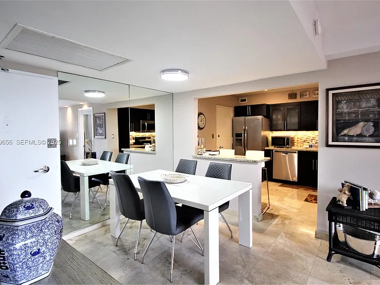 5161 Collins Ave #1610 — Photo 19