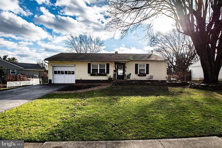 1st image of 424 Chesterfield Dr