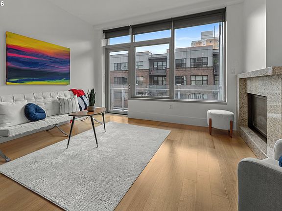 3rd image of 1001 NW Lovejoy St Unit 301