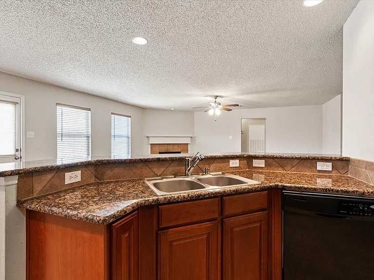 9812 George Washington Dr — Photo 13