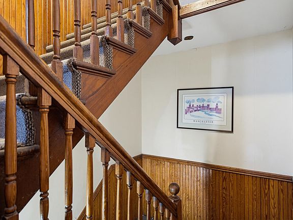 3rd image of 575 Summer Street