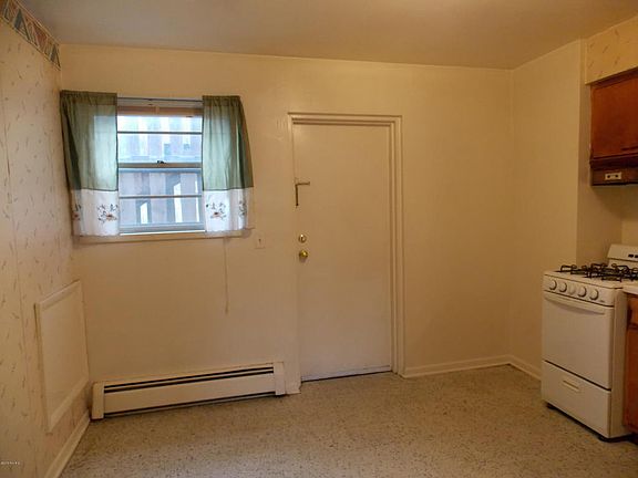 3rd image of 2923 Taft Ave SW